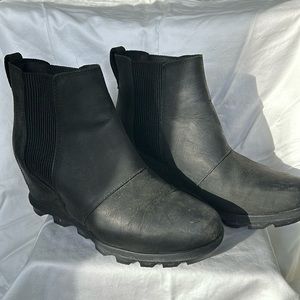 SOREL Joan of Arctic wedge. Size 9. Black.